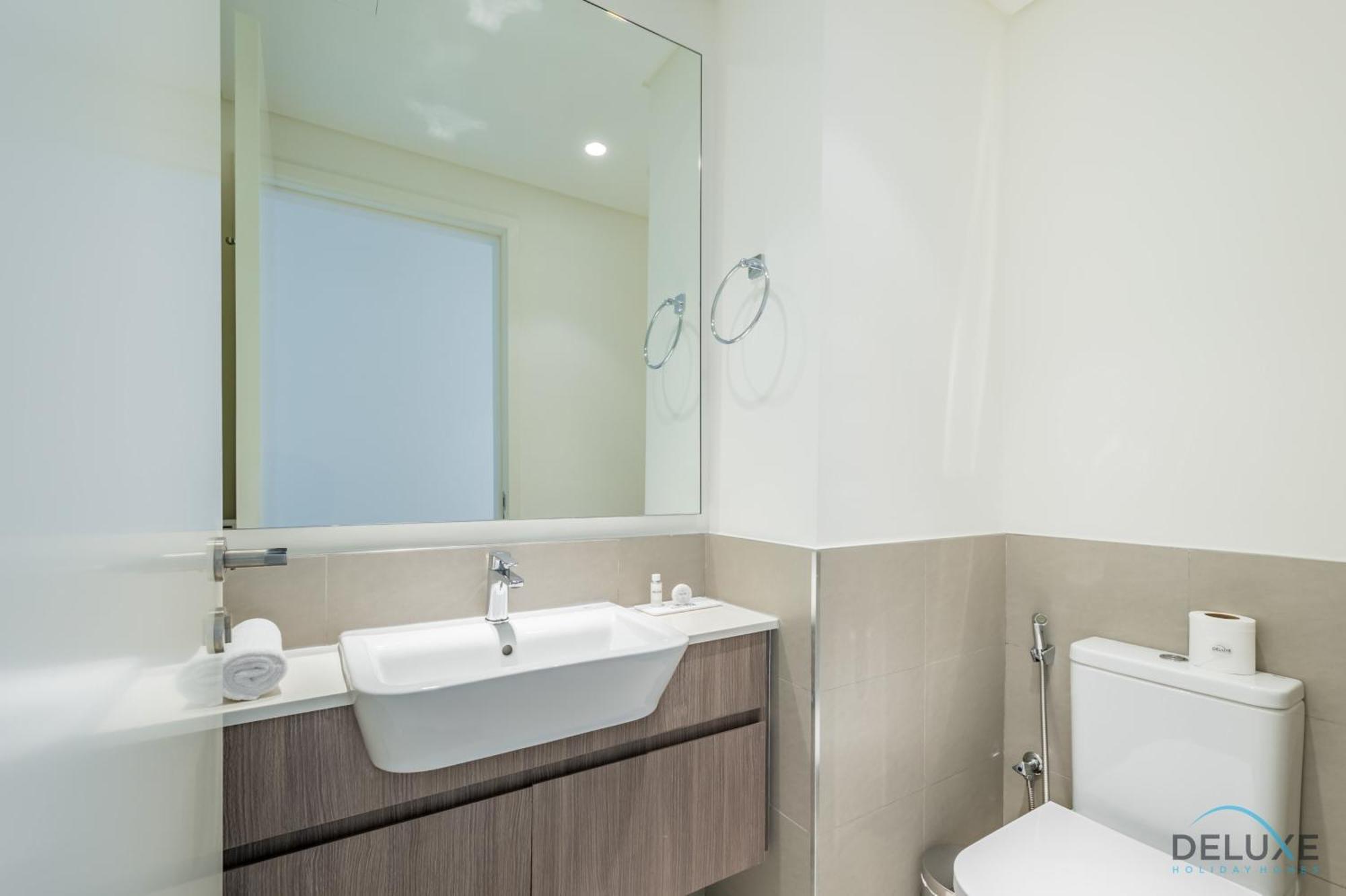 Captivating 2br In Park Ridge Tower C , Hills Estate By Deluxe Homes Apartment *